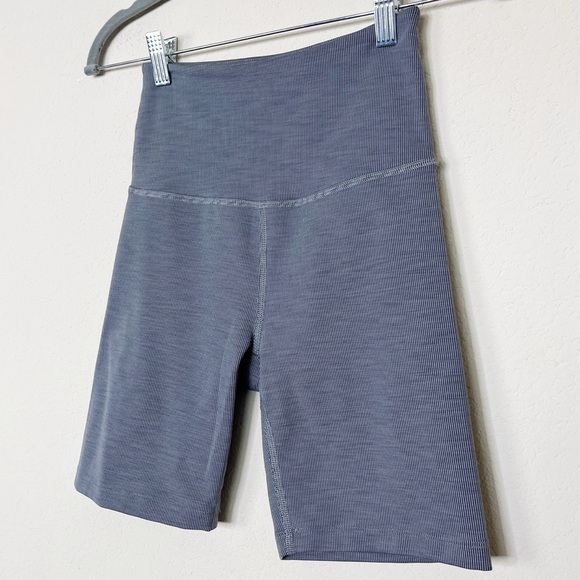 Beyond Yoga Ribbed Grey High Rise Biker Shorts Size Small - Picture 5 of 11